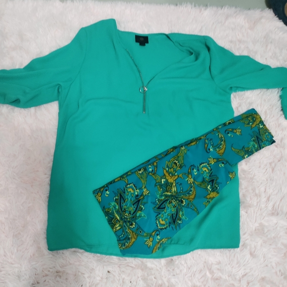 🔥LULAROE Super soft teal & gold paisley print leggings. 1size(sizes 2-10) - Picture 3 of 3